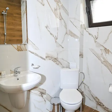 къща александра 2 3* Dobrinischte