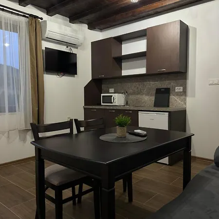 къща александра 2