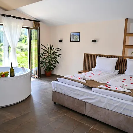 къща александра 2