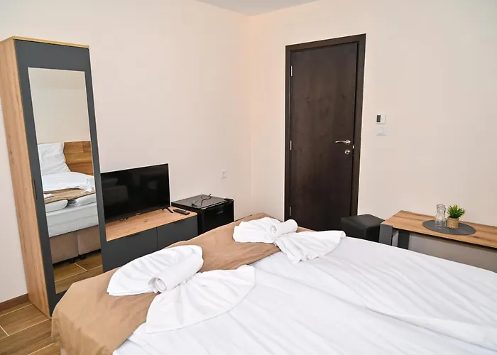 къща александра 2 3* 도브리니쉬트