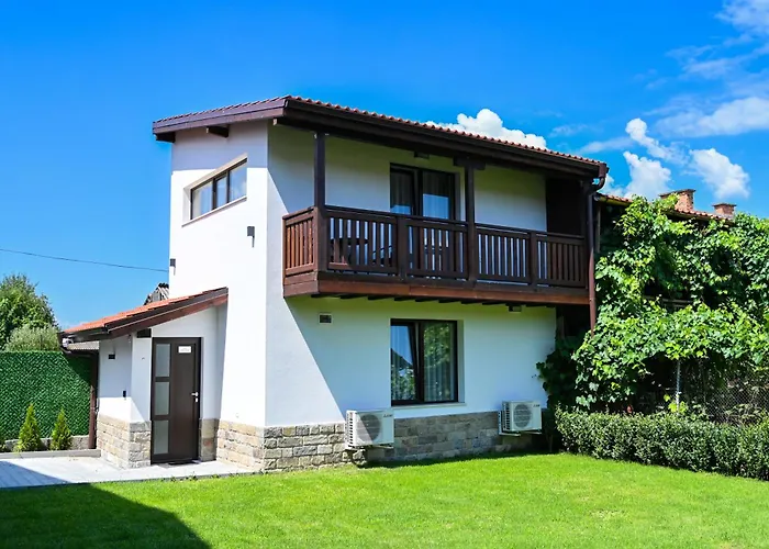 къща александра 2 3* 도브리니쉬트