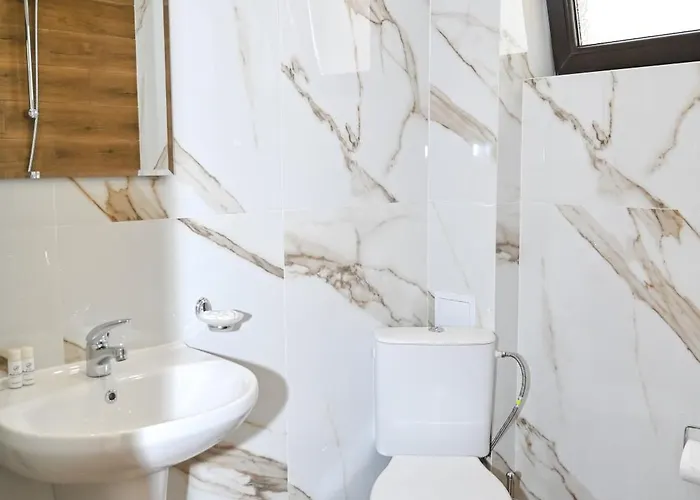 къща александра 2 3* 도브리니쉬트